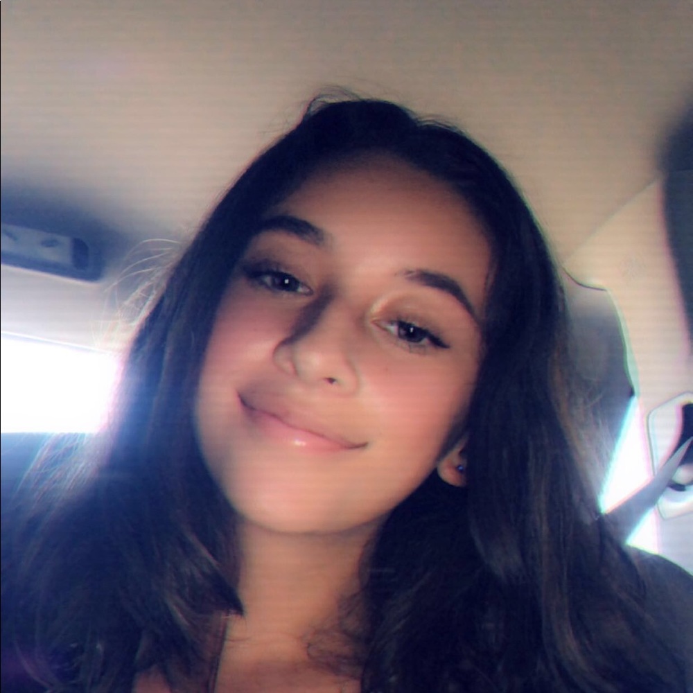 Meet your Posher, Adriana